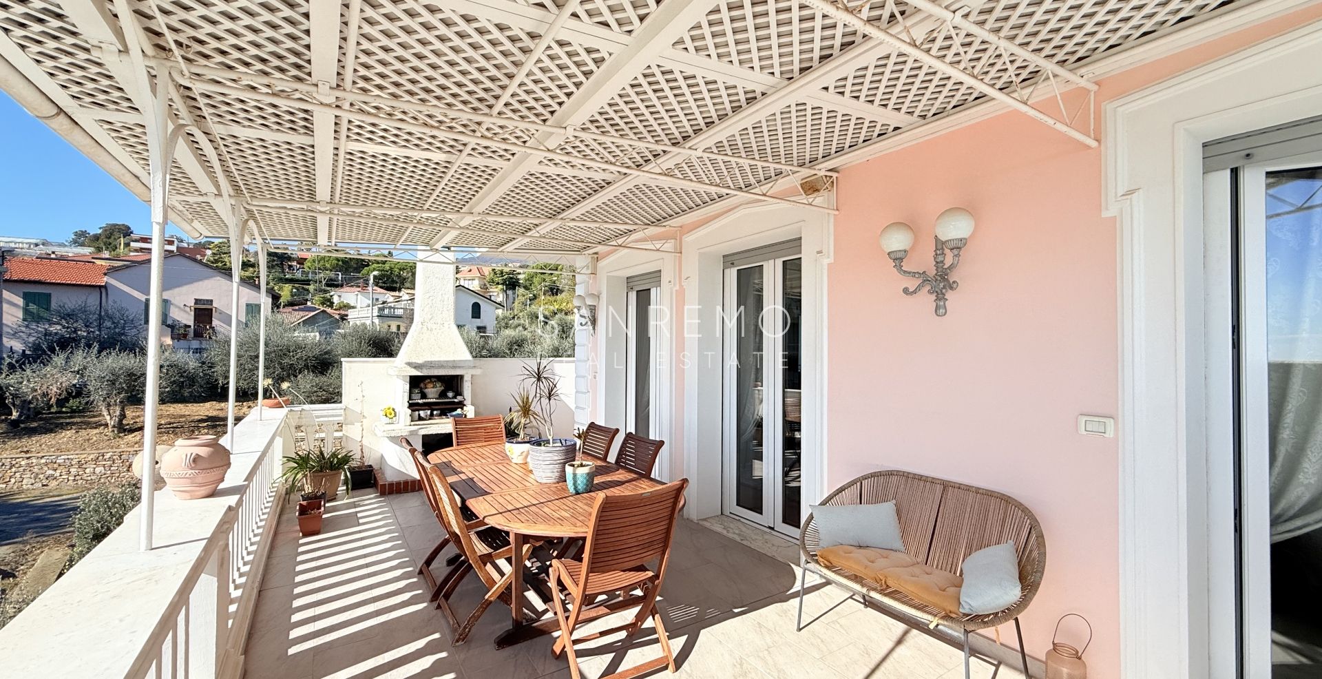 Penthouse and super penthouse with pool and panoramic sea view