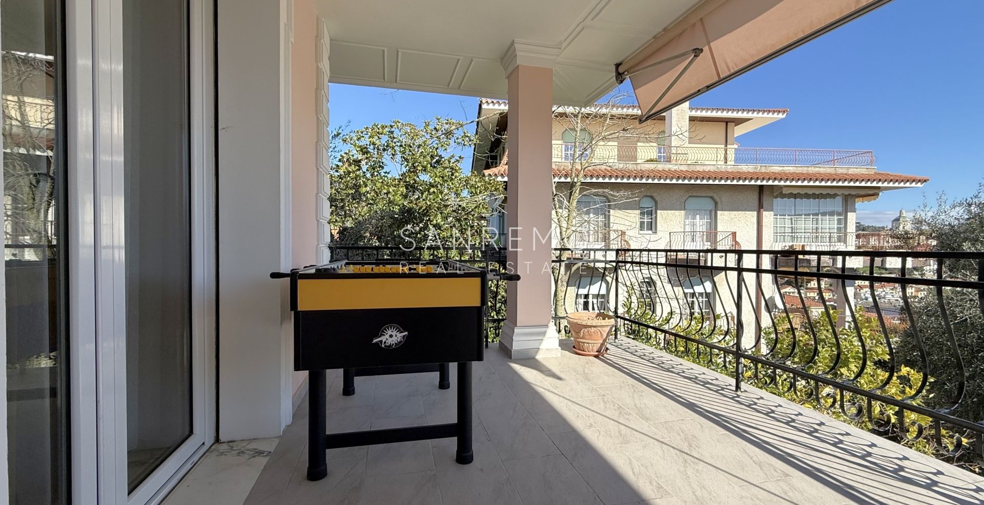 Penthouse and super penthouse with pool and panoramic sea view