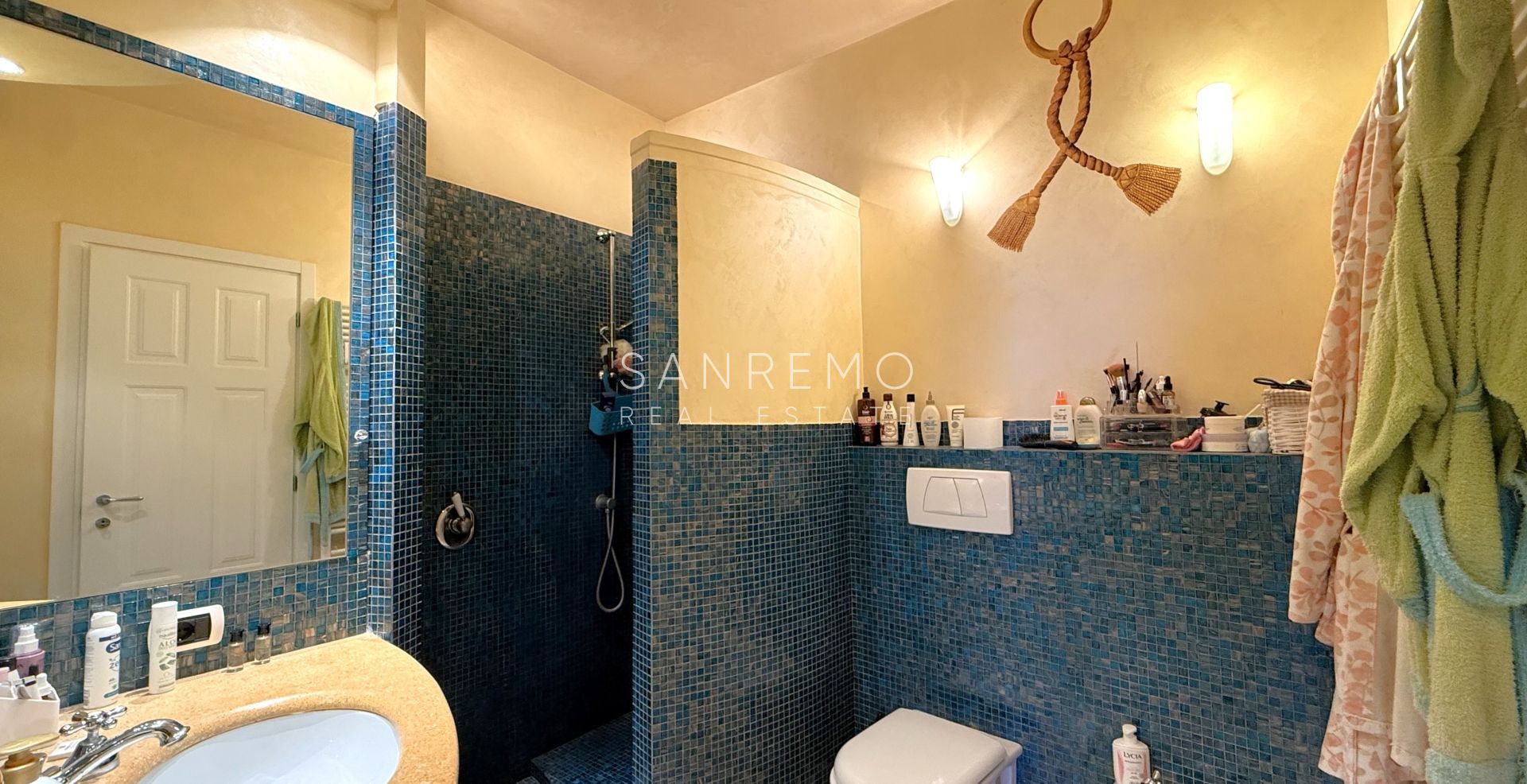 Penthouse and super penthouse with pool and panoramic sea view