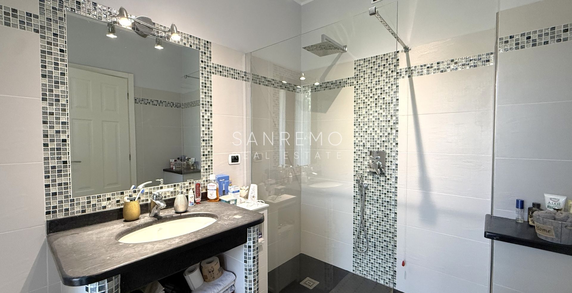 Penthouse and super penthouse with pool and panoramic sea view