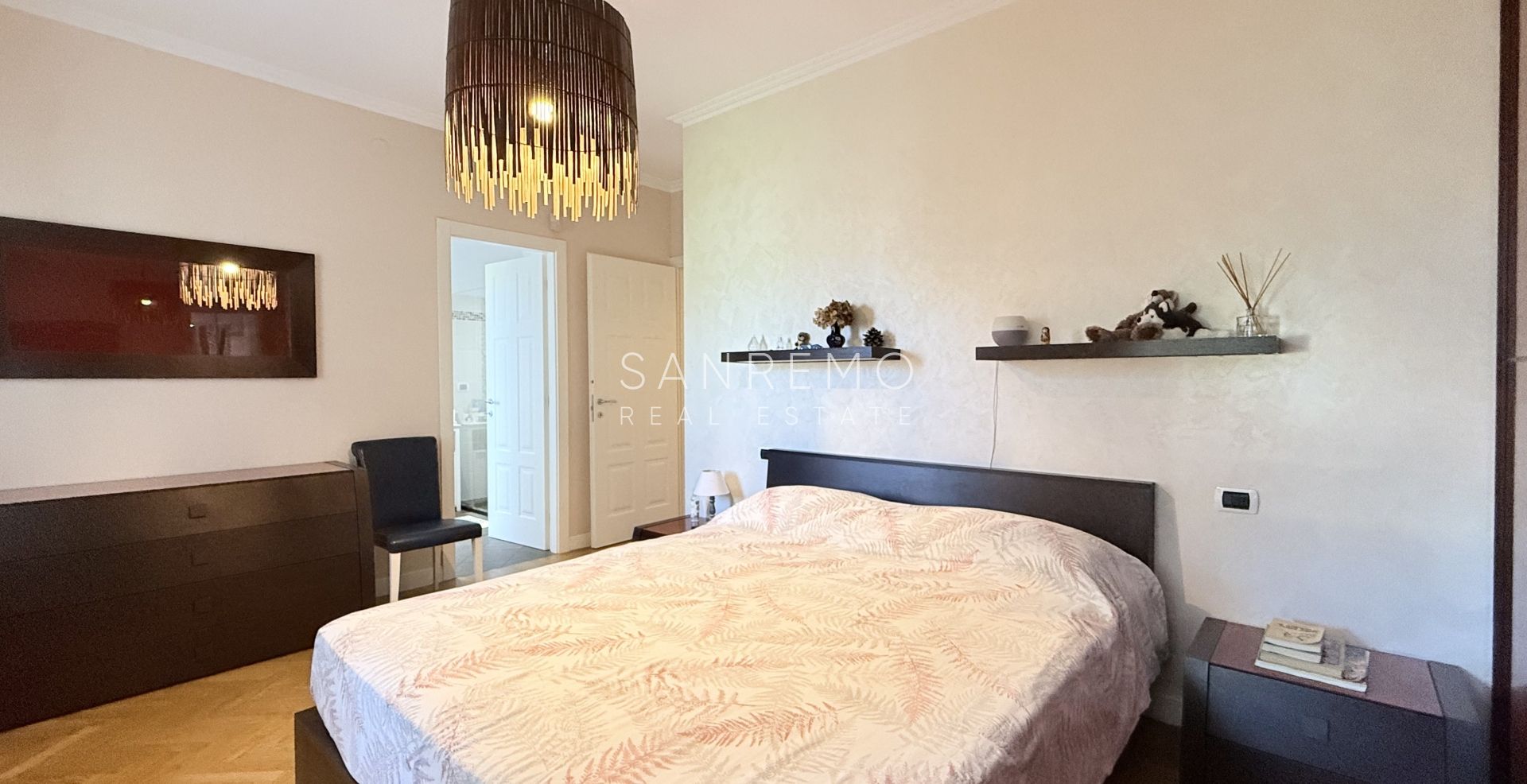 Penthouse and super penthouse with pool and panoramic sea view