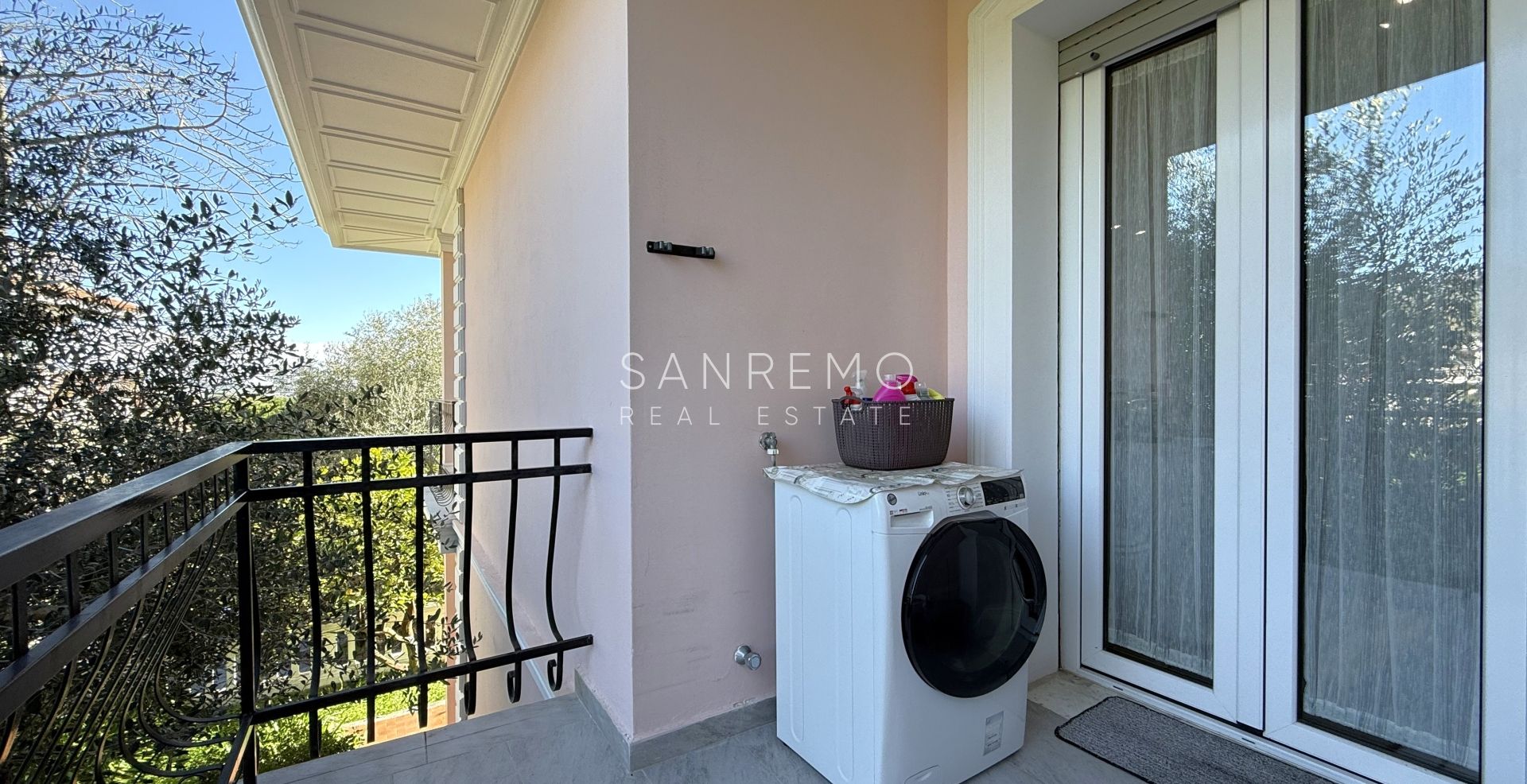 Penthouse and super penthouse with pool and panoramic sea view