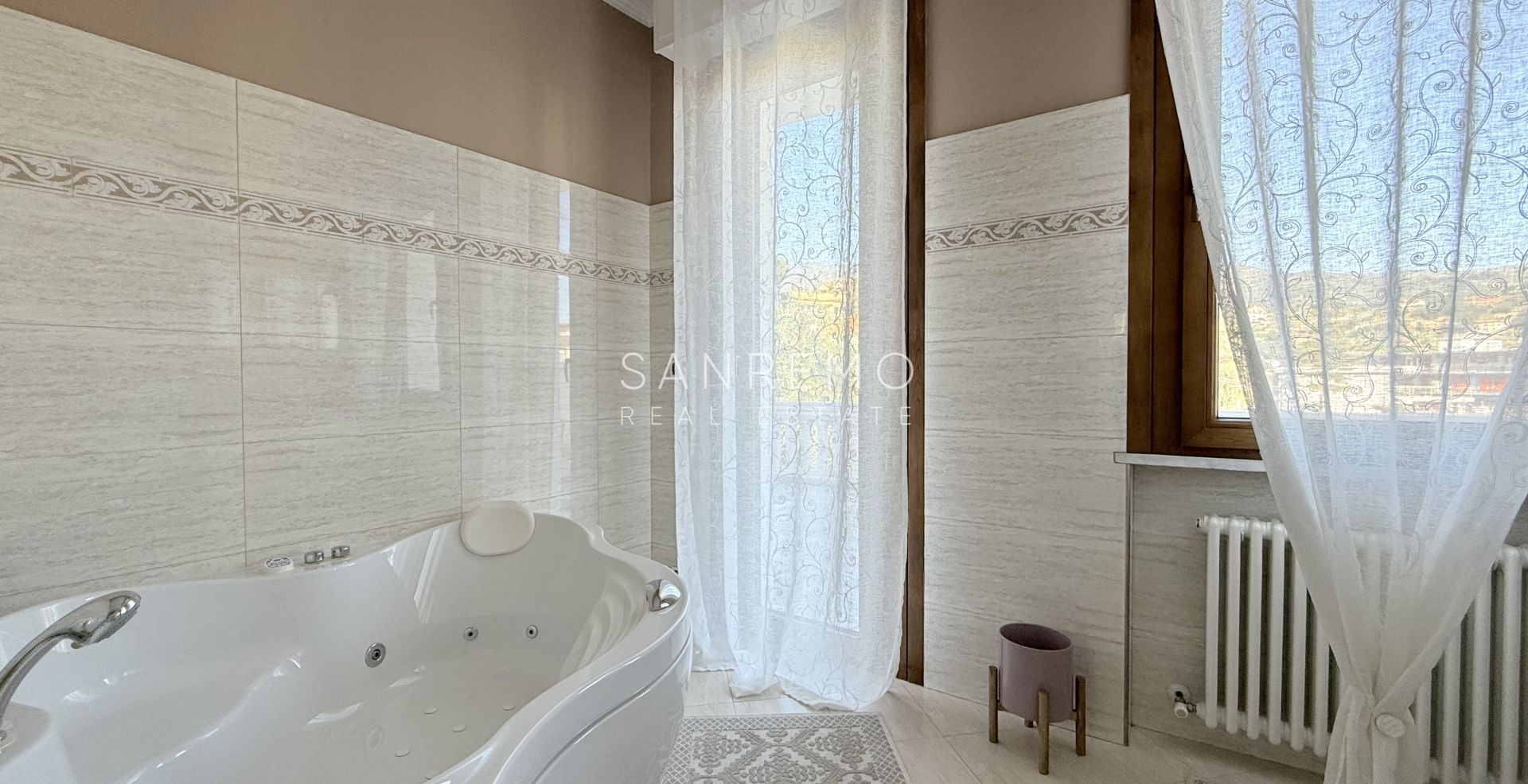 Penthouse and super penthouse with pool and panoramic sea view