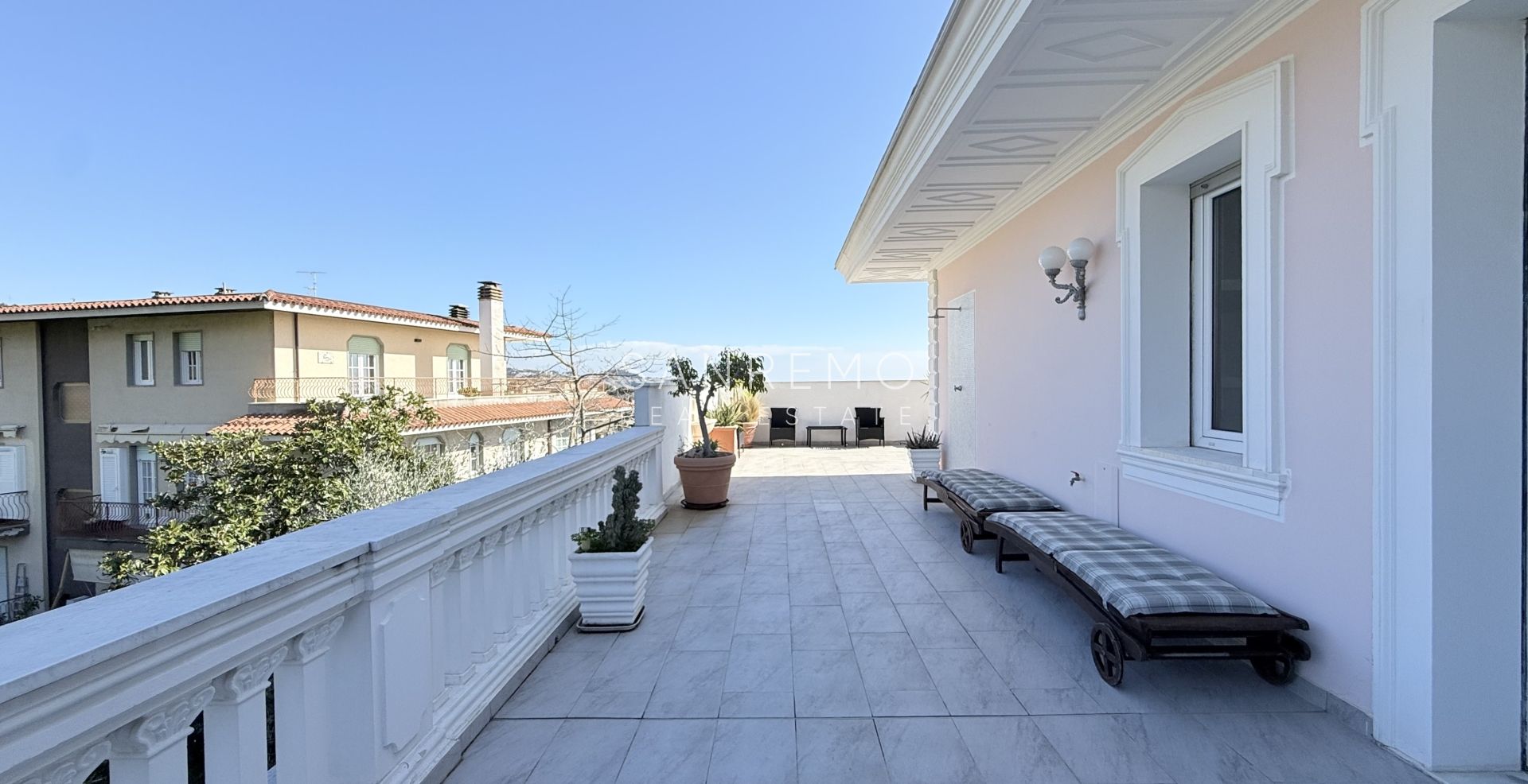 Penthouse and super penthouse with pool and panoramic sea view