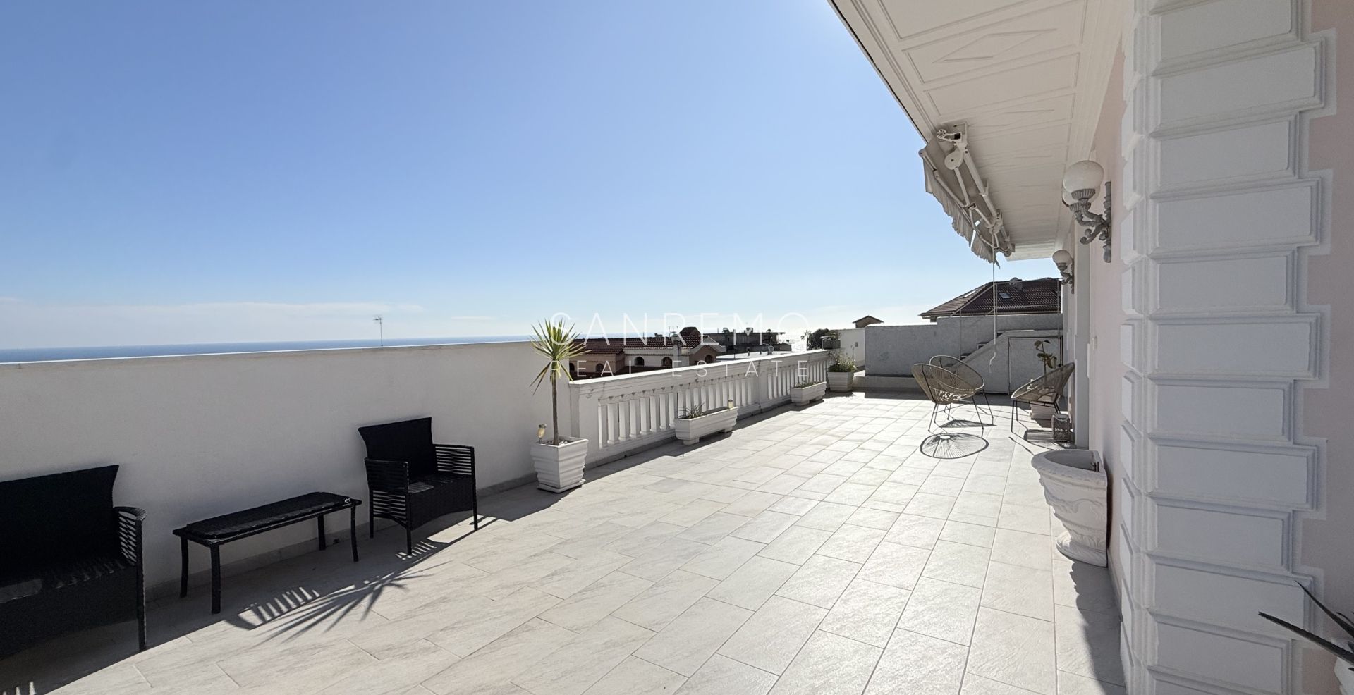 Penthouse and super penthouse with pool and panoramic sea view