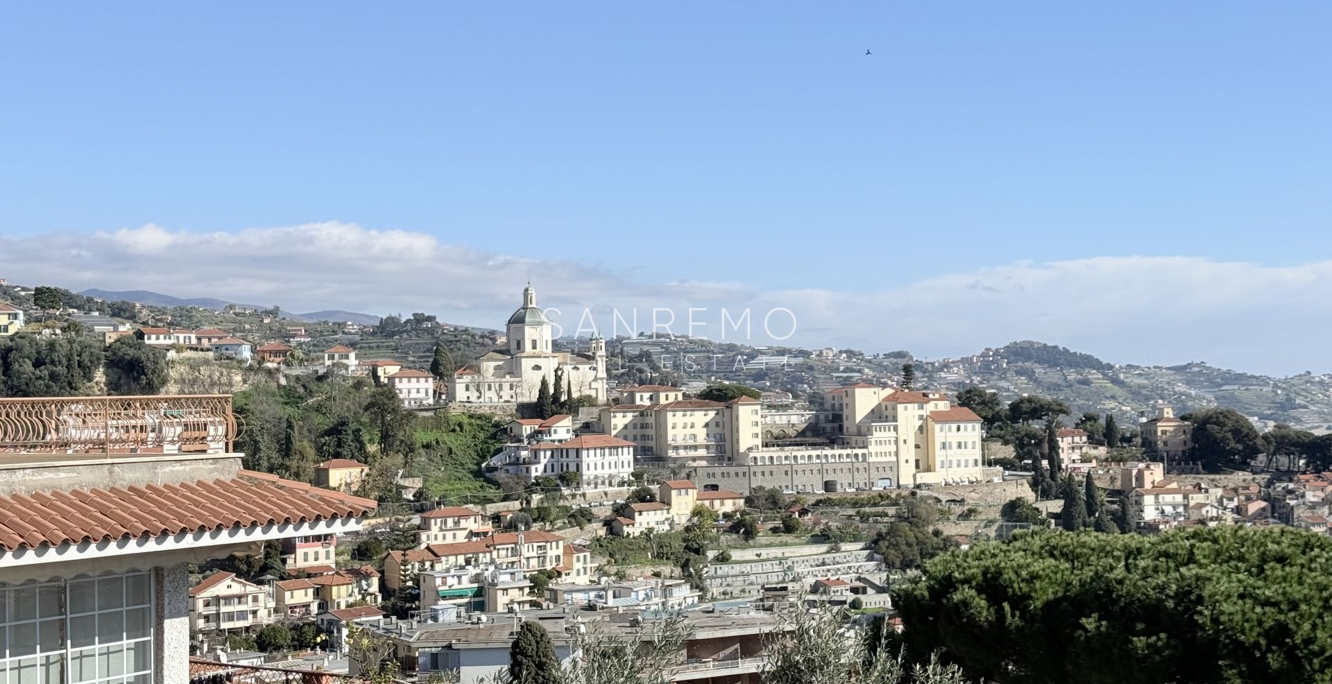 Penthouse and super penthouse with pool and panoramic sea view