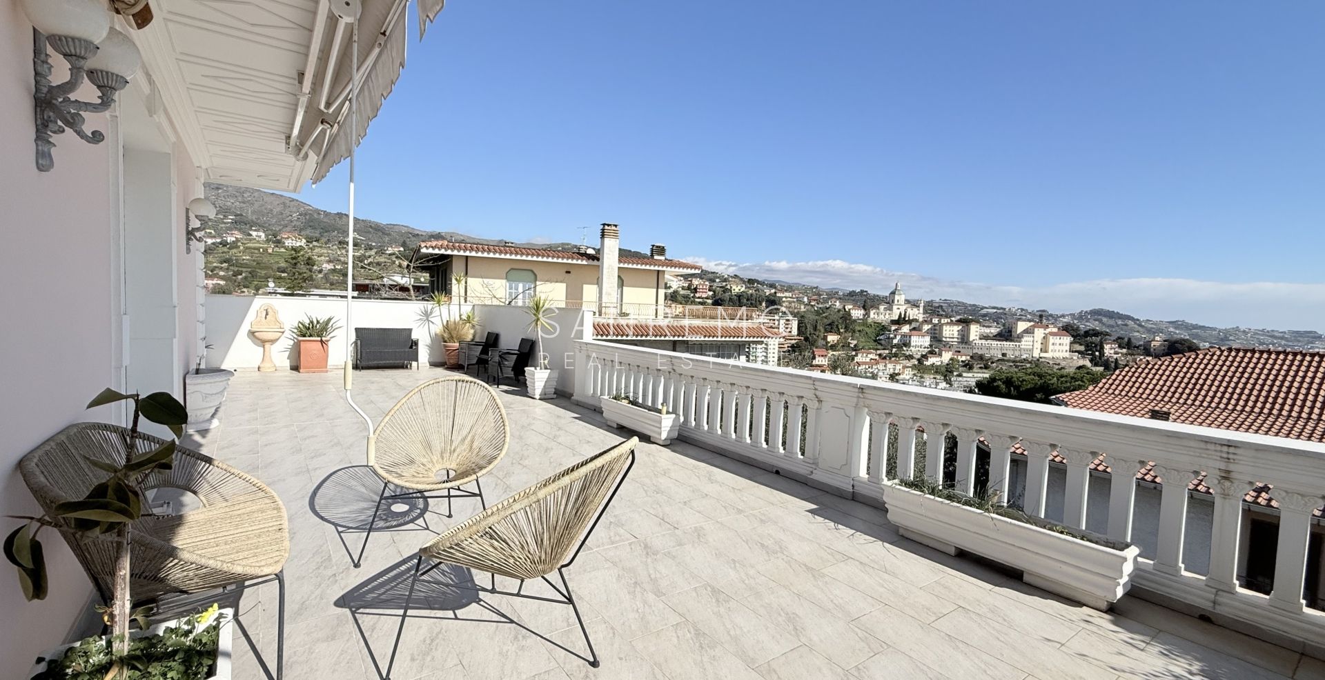 Penthouse and super penthouse with pool and panoramic sea view