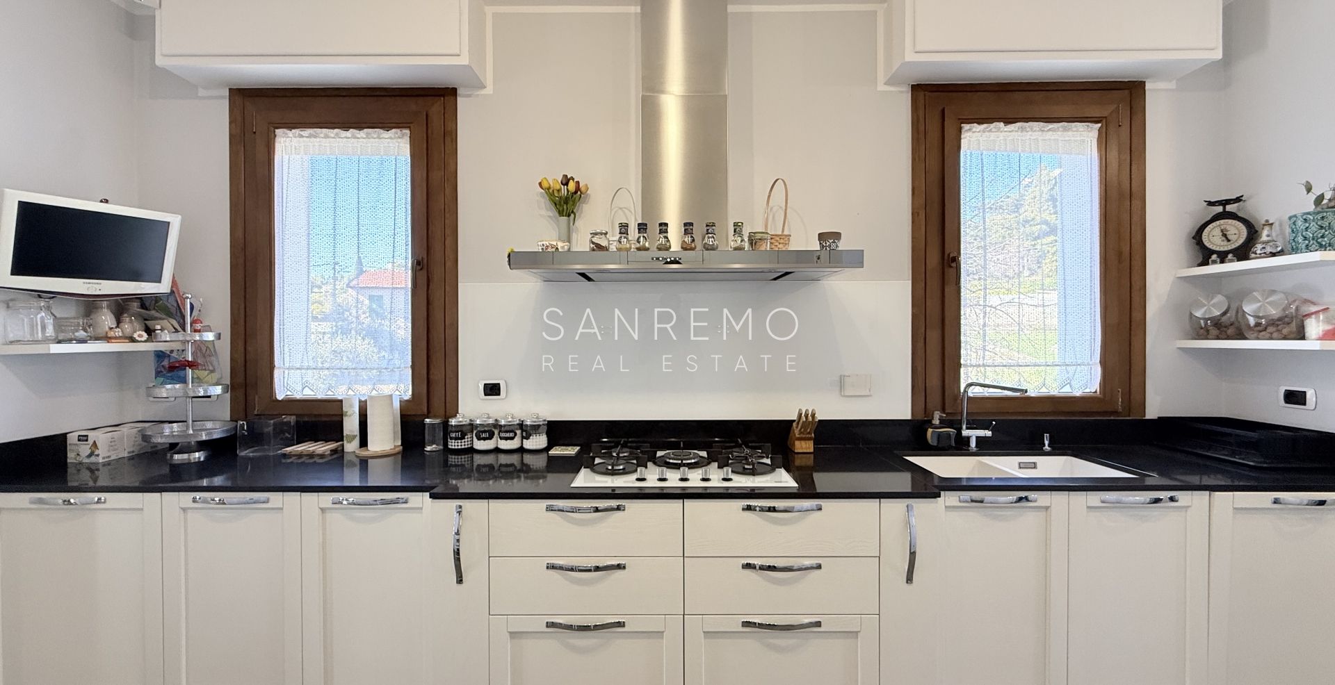 Penthouse and super penthouse with pool and panoramic sea view