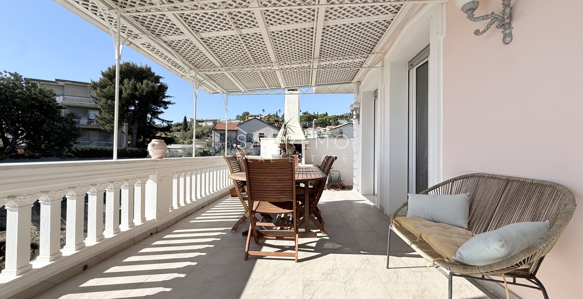Penthouse and super penthouse with pool and panoramic sea view