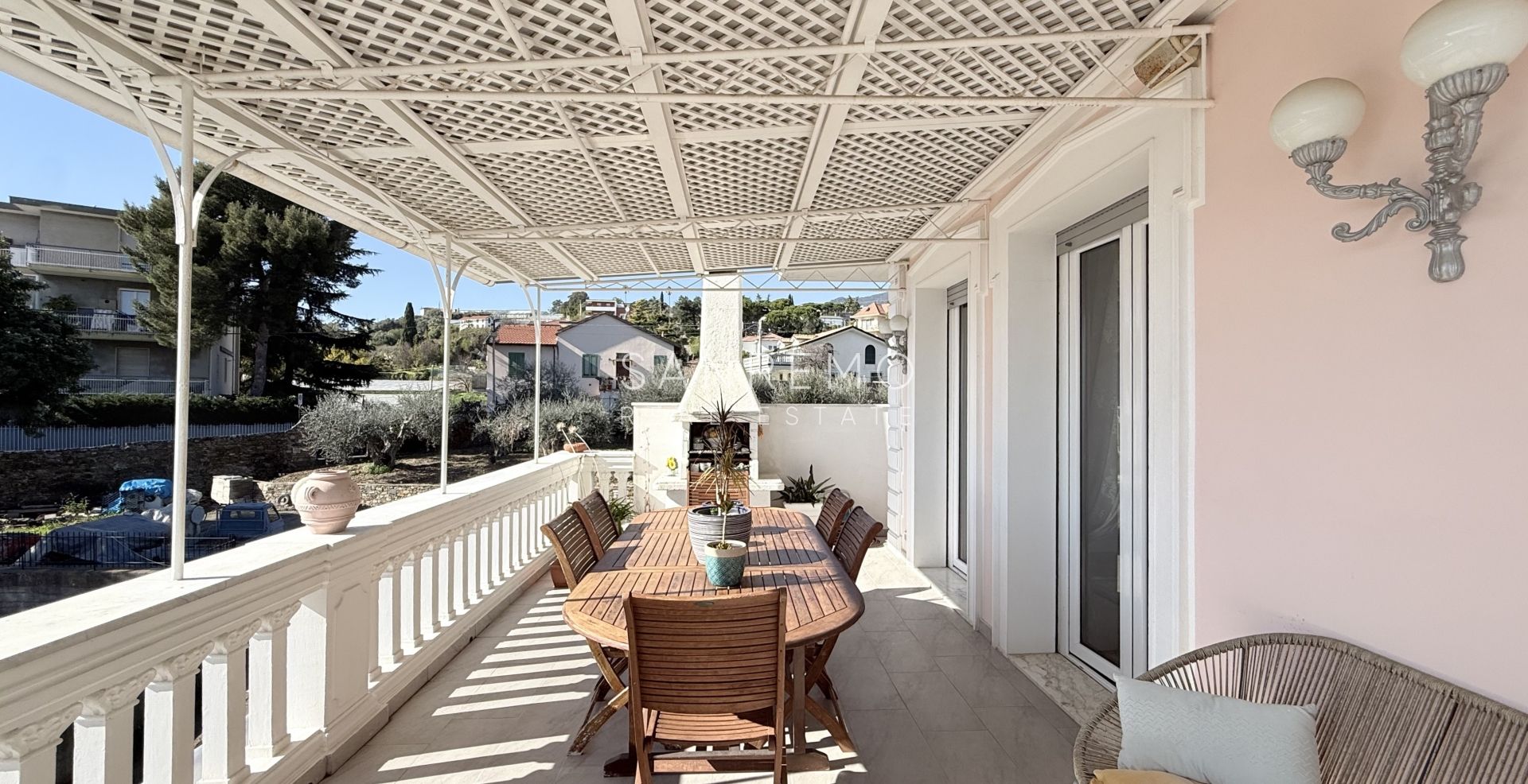 Penthouse and super penthouse with pool and panoramic sea view