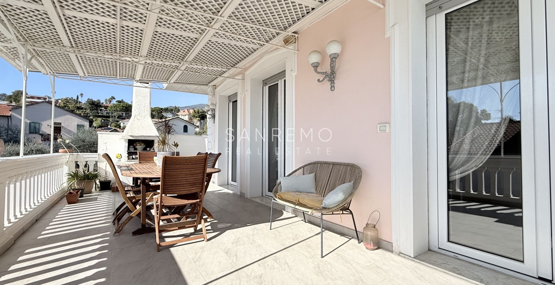 Penthouse and super penthouse with pool and panoramic sea view