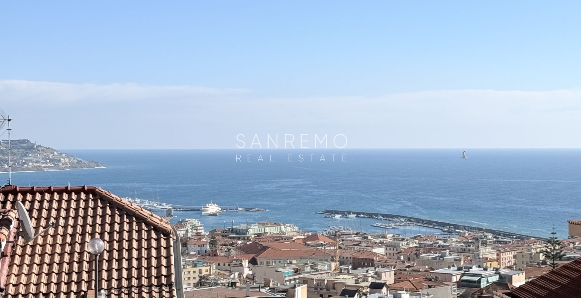 Penthouse and super penthouse with pool and panoramic sea view