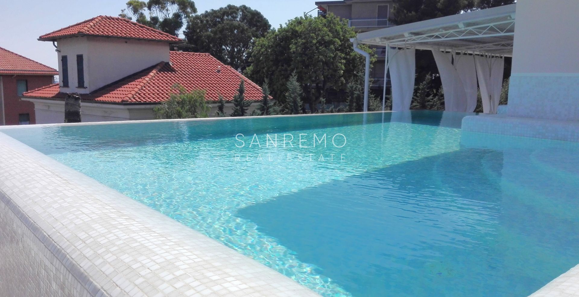 Penthouse and super penthouse with pool and panoramic sea view