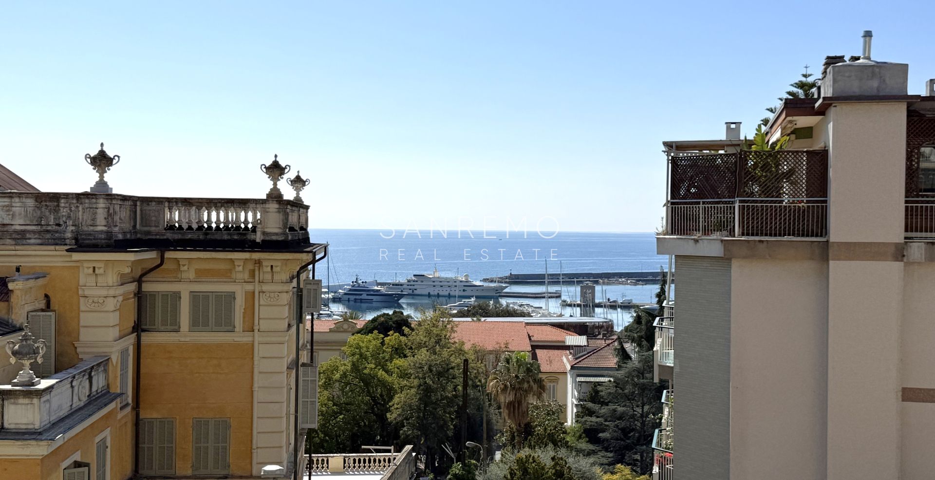 Fully renovated apartment with a pleasant outdoor space