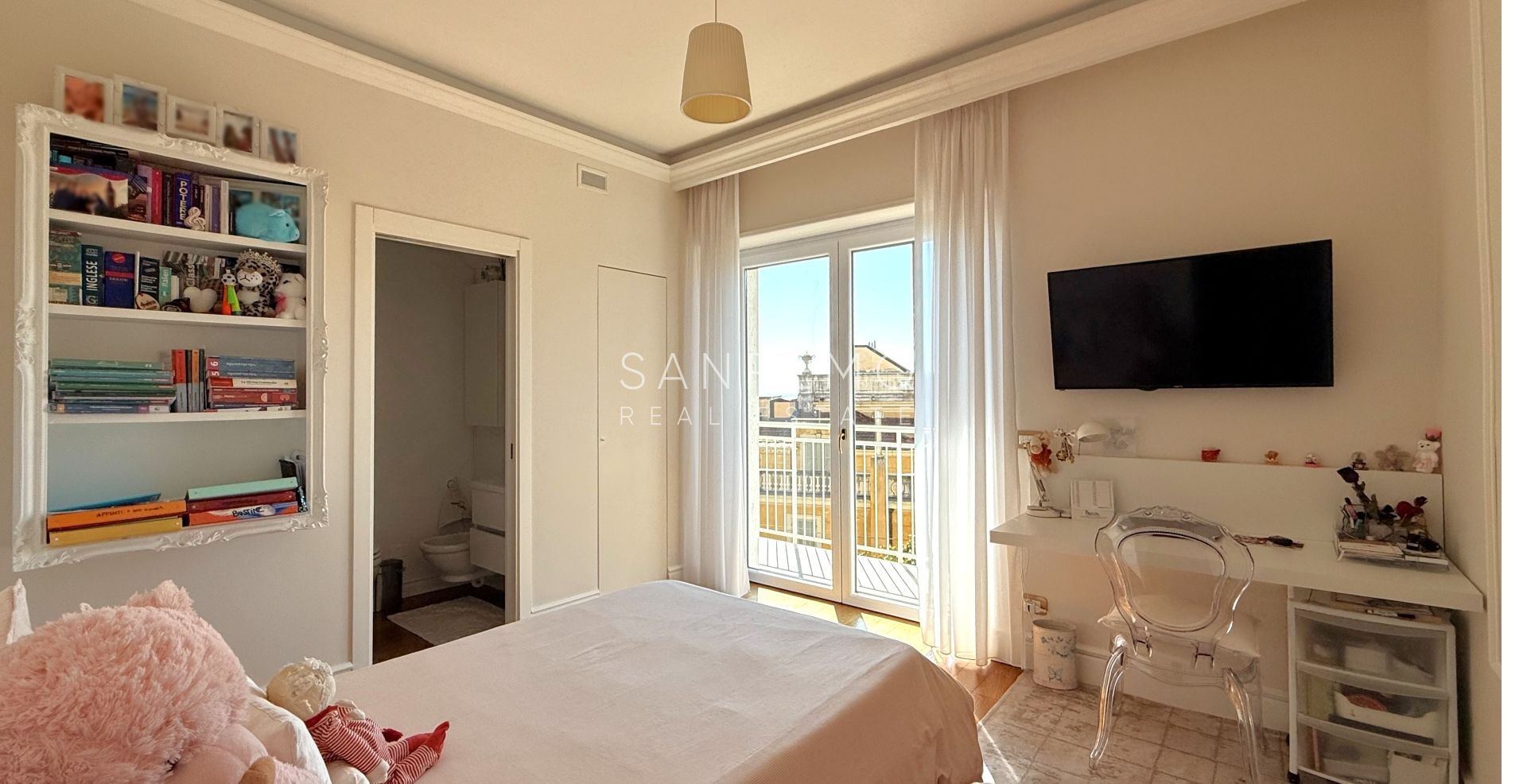 Fully renovated apartment with a pleasant outdoor space