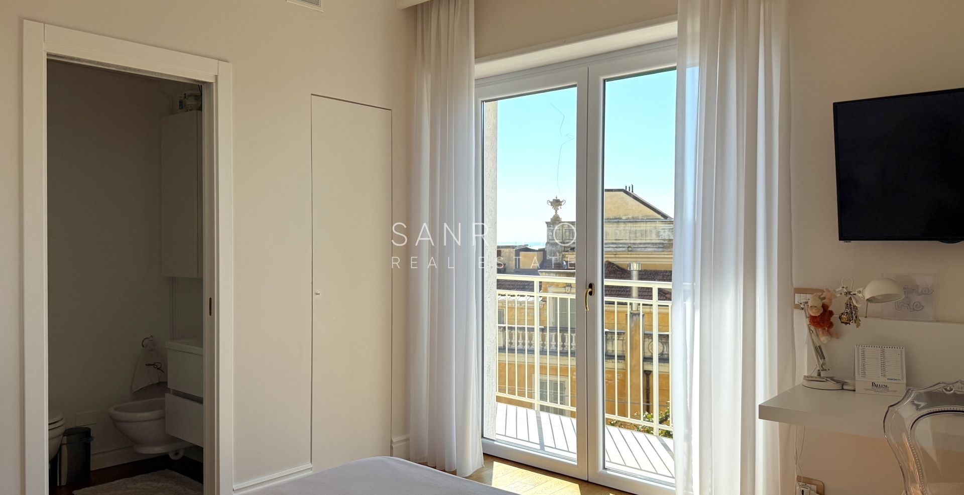 Fully renovated apartment with a pleasant outdoor space