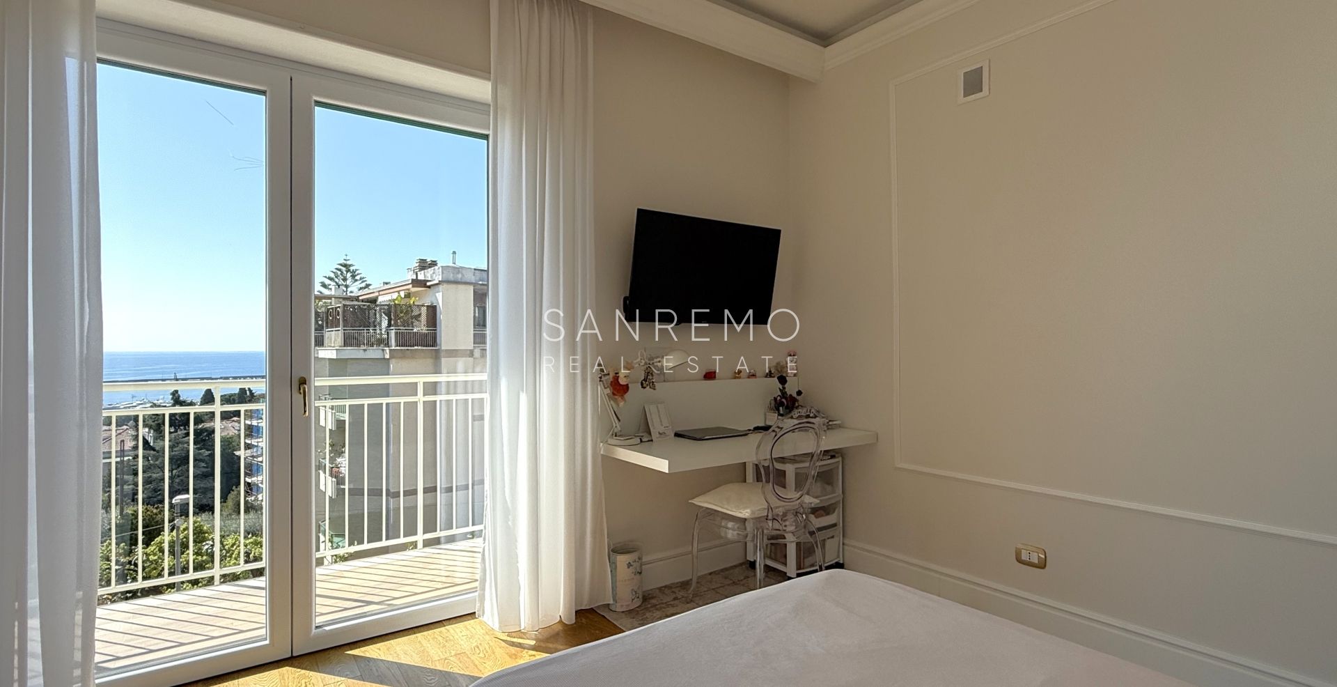 Fully renovated apartment with a pleasant outdoor space