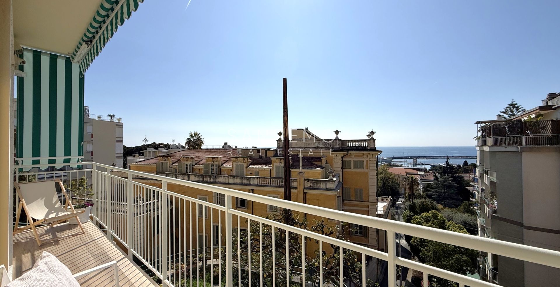 Fully renovated apartment with a pleasant outdoor space