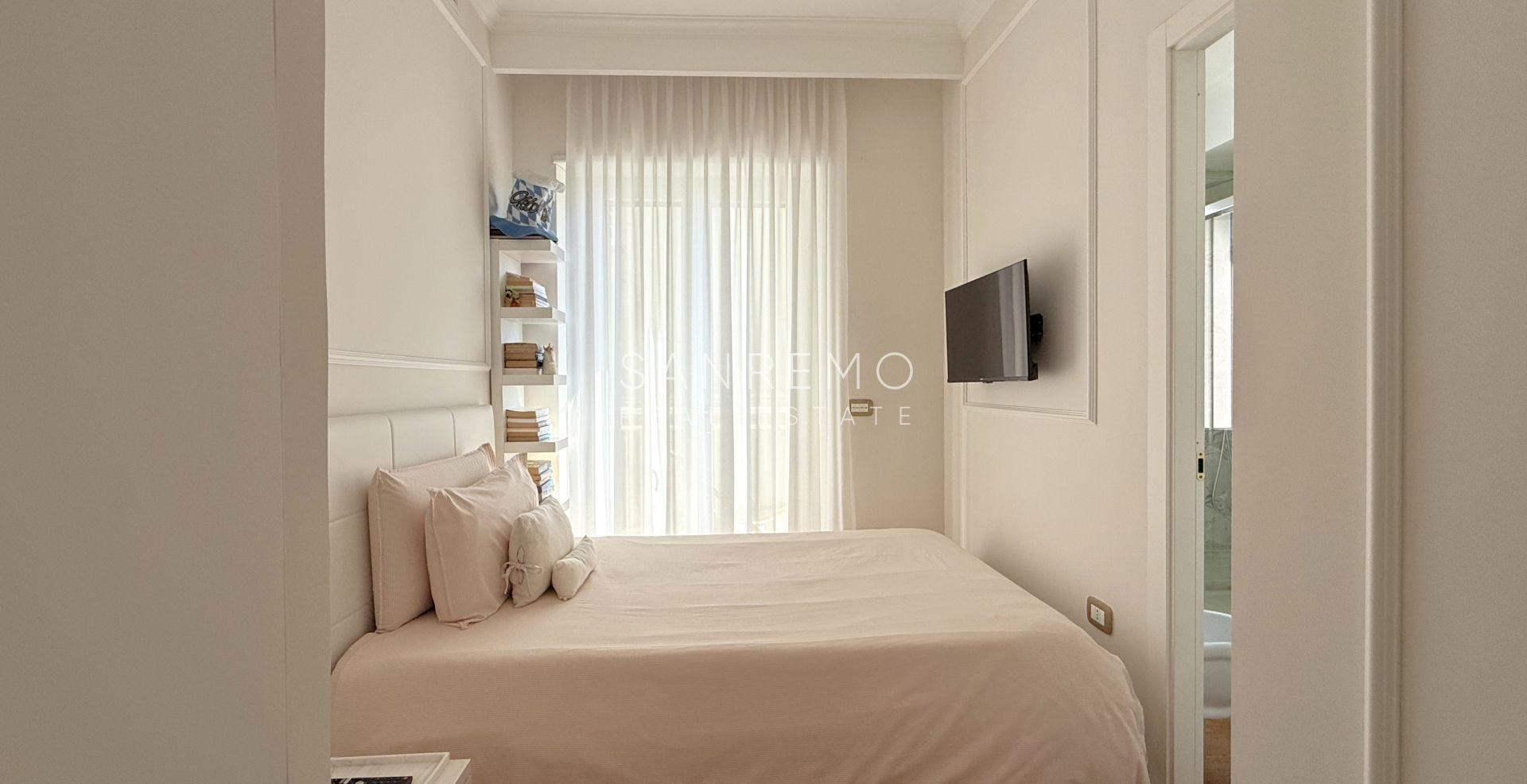 Fully renovated apartment with a pleasant outdoor space