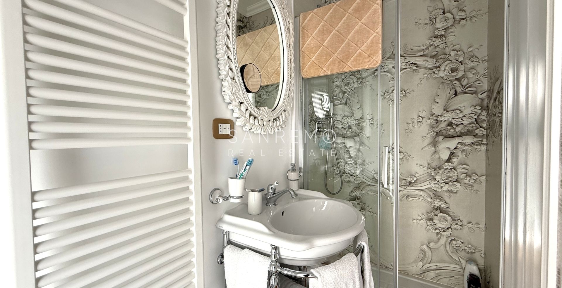 Fully renovated apartment with a pleasant outdoor space