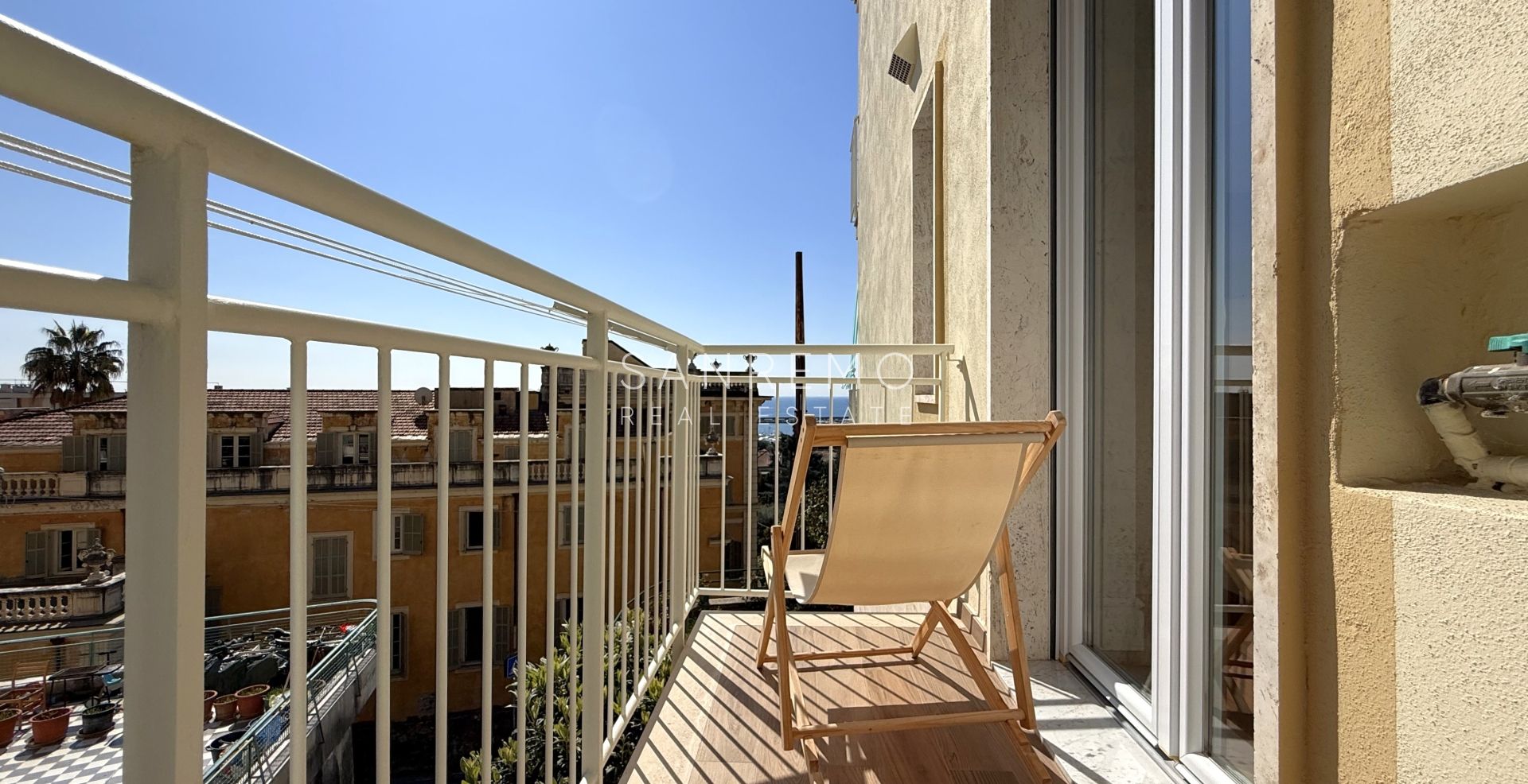 Fully renovated apartment with a pleasant outdoor space