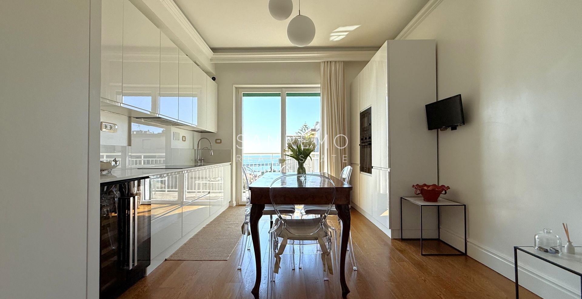 Fully renovated apartment with a pleasant outdoor space