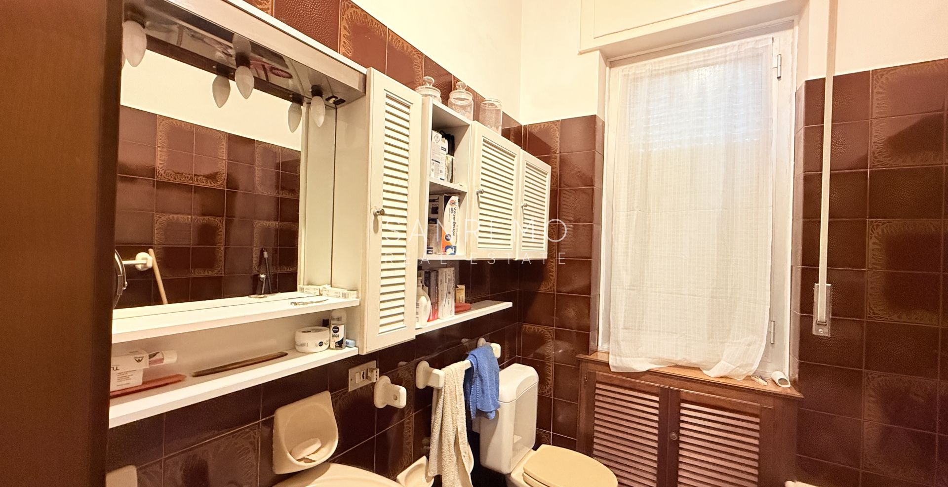 Three-room apartment with balcony and partial sea view in the Baragallo area