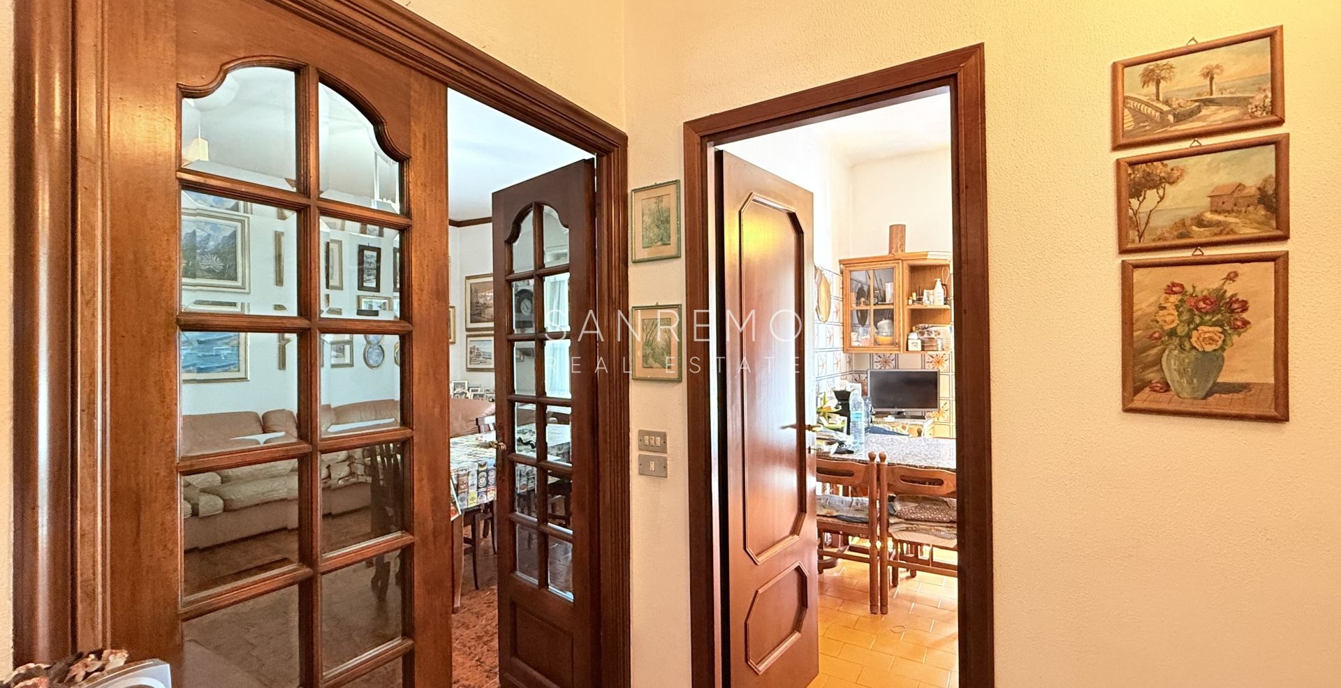 Three-room apartment with balcony and partial sea view in the Baragallo area