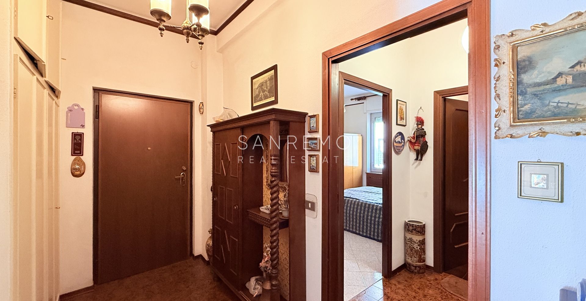 Three-room apartment with balcony and partial sea view in the Baragallo area