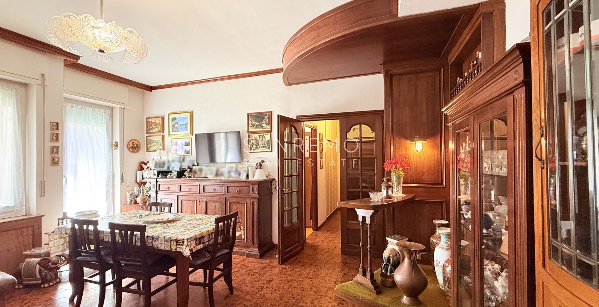 Three-room apartment with balcony and partial sea view in the Baragallo area