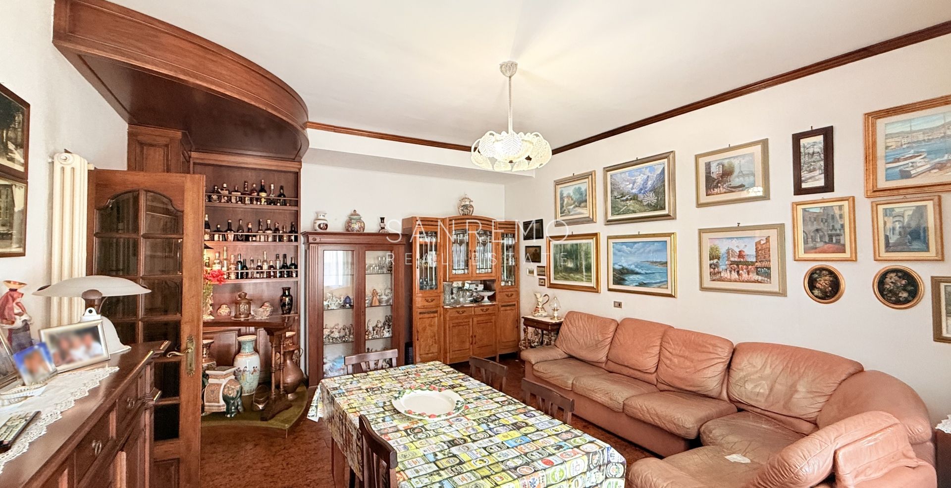 Three-room apartment with balcony and partial sea view in the Baragallo area