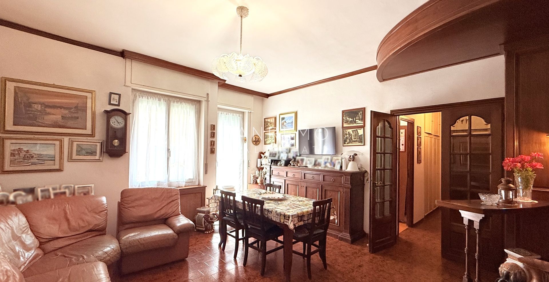 Three-room apartment with balcony and partial sea view in the Baragallo area