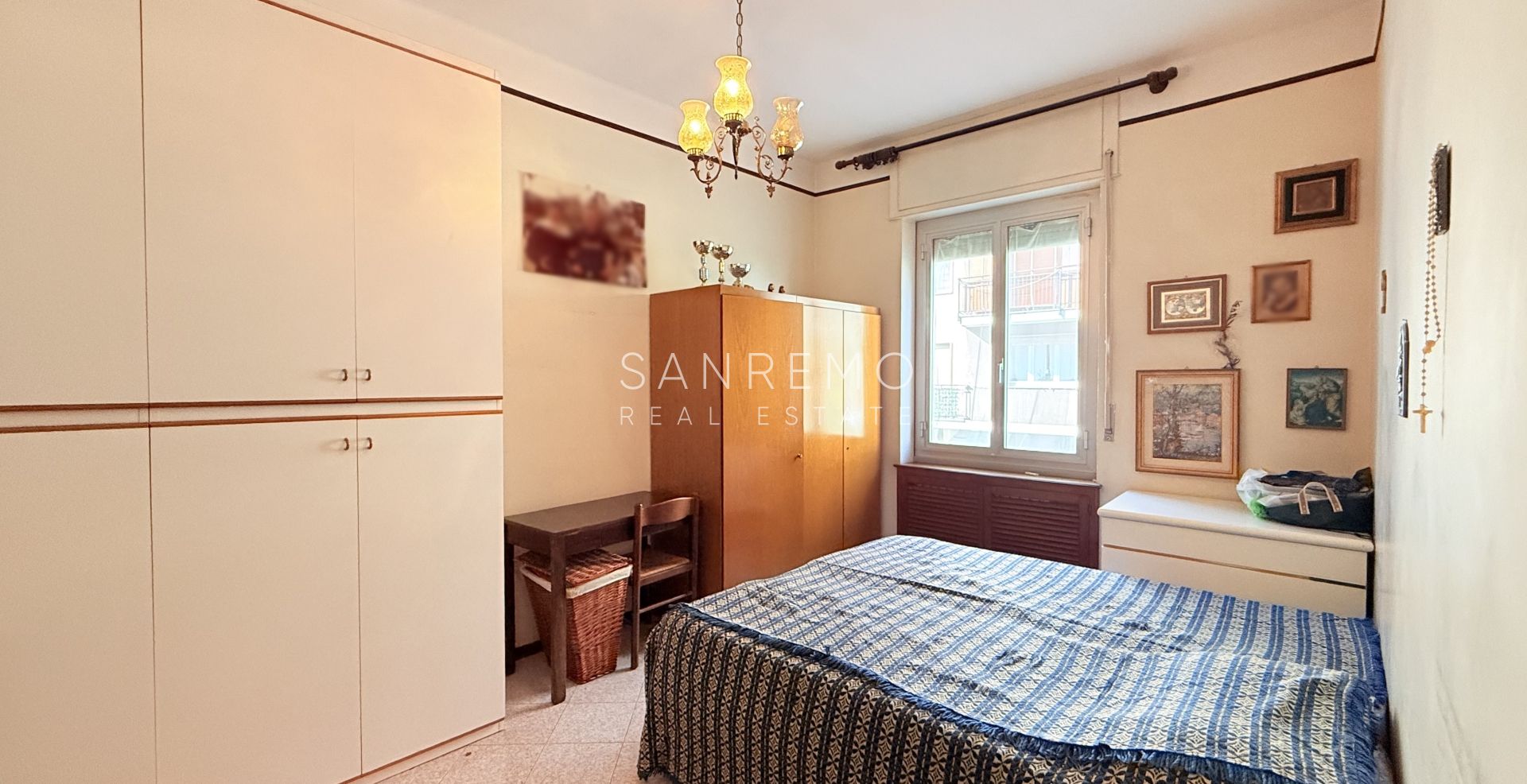 Three-room apartment with balcony and partial sea view in the Baragallo area