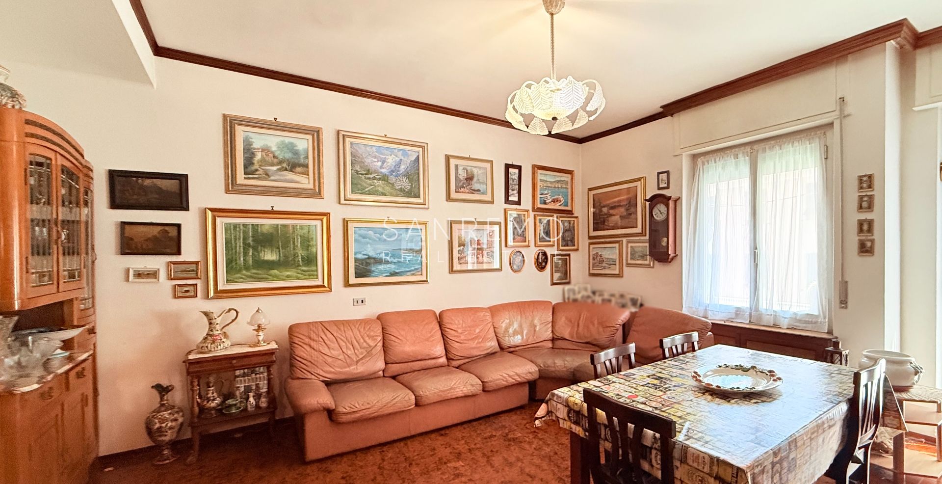 Three-room apartment with balcony and partial sea view in the Baragallo area