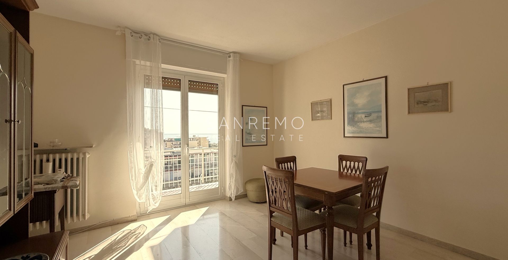 Bright apartment with sea view, just a few steps from Villa Ormond