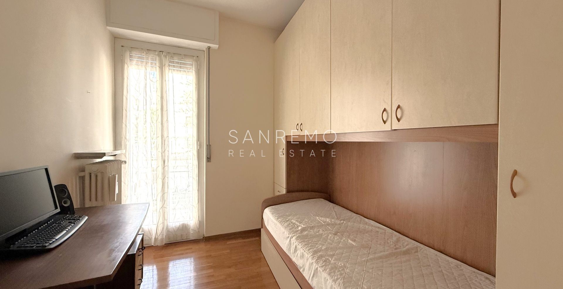 Bright apartment with sea view, just a few steps from Villa Ormond