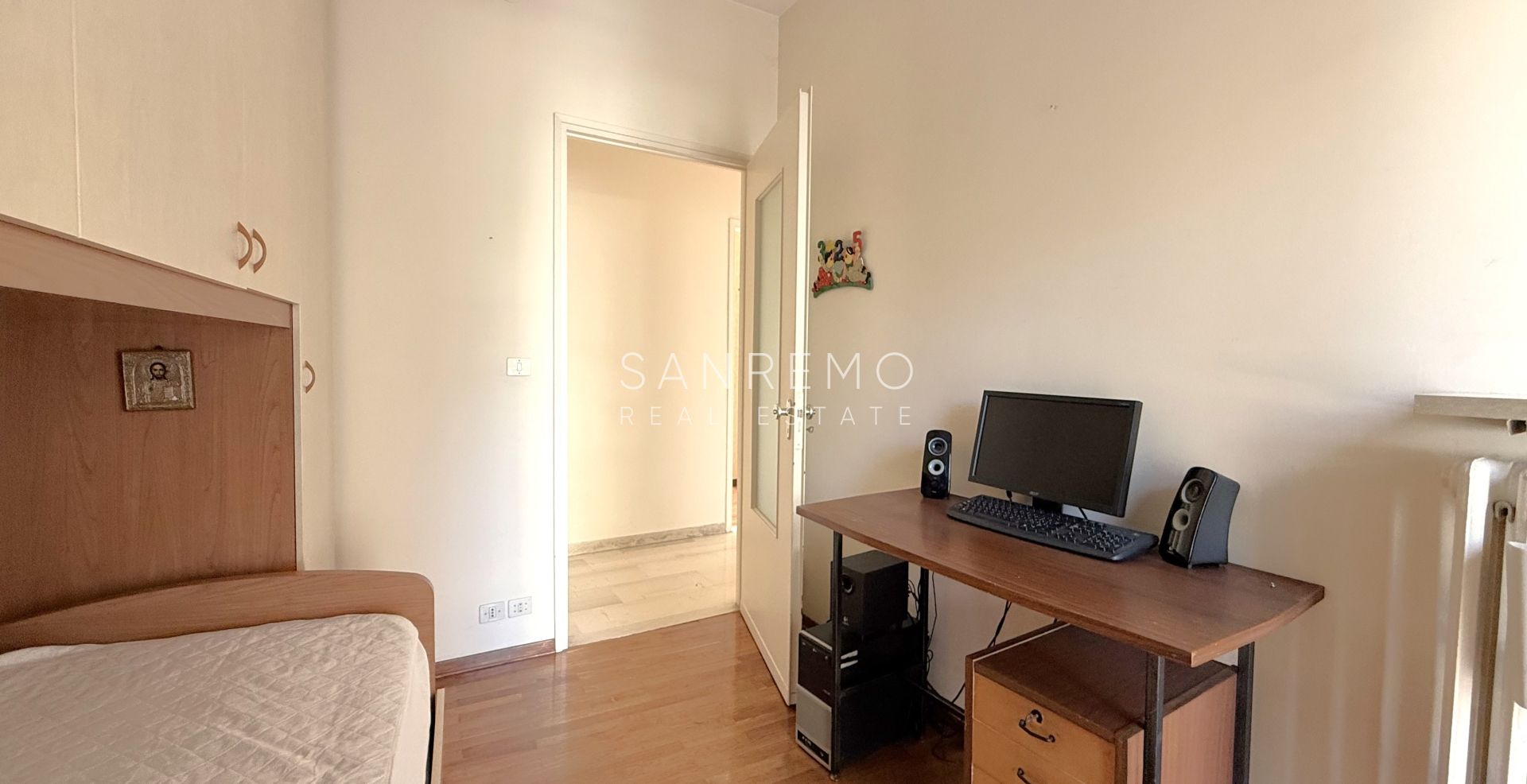 Bright apartment with sea view, just a few steps from Villa Ormond