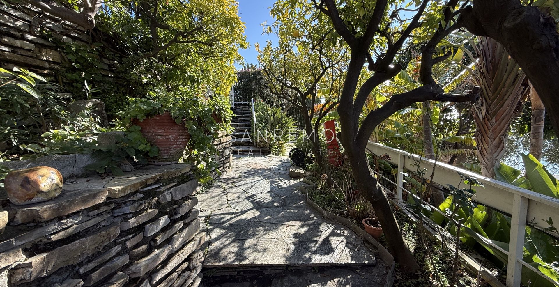 Splendid villa surrounded by a private garden and enhanced by a magnificent sea view