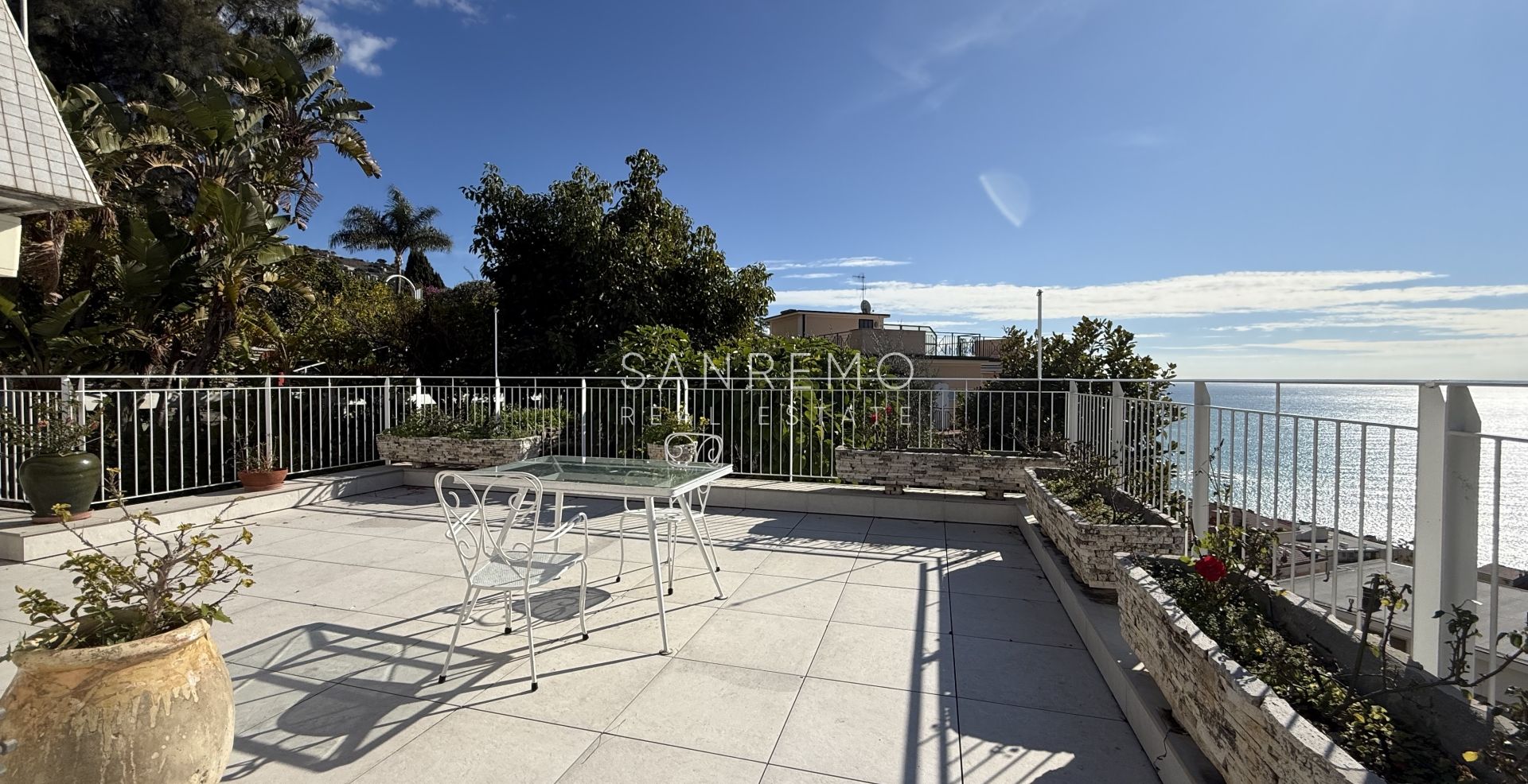 Splendid villa surrounded by a private garden and enhanced by a magnificent sea view