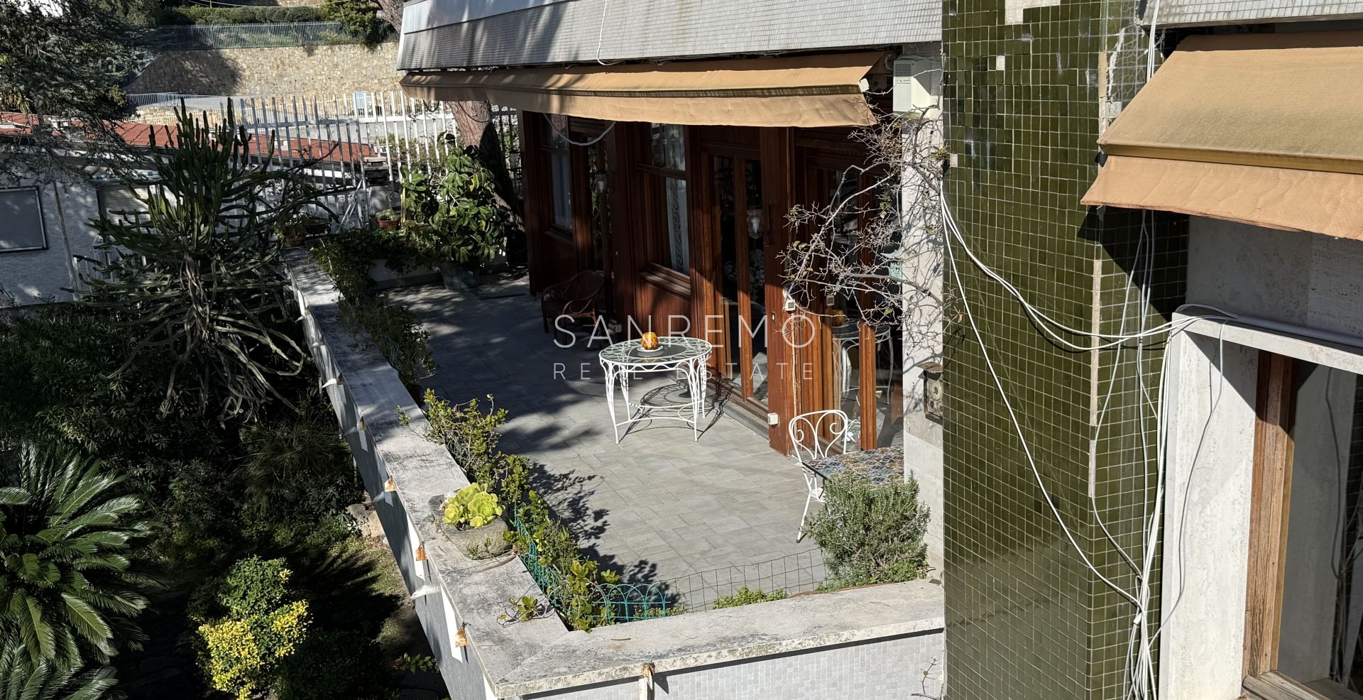 Splendid villa surrounded by a private garden and enhanced by a magnificent sea view