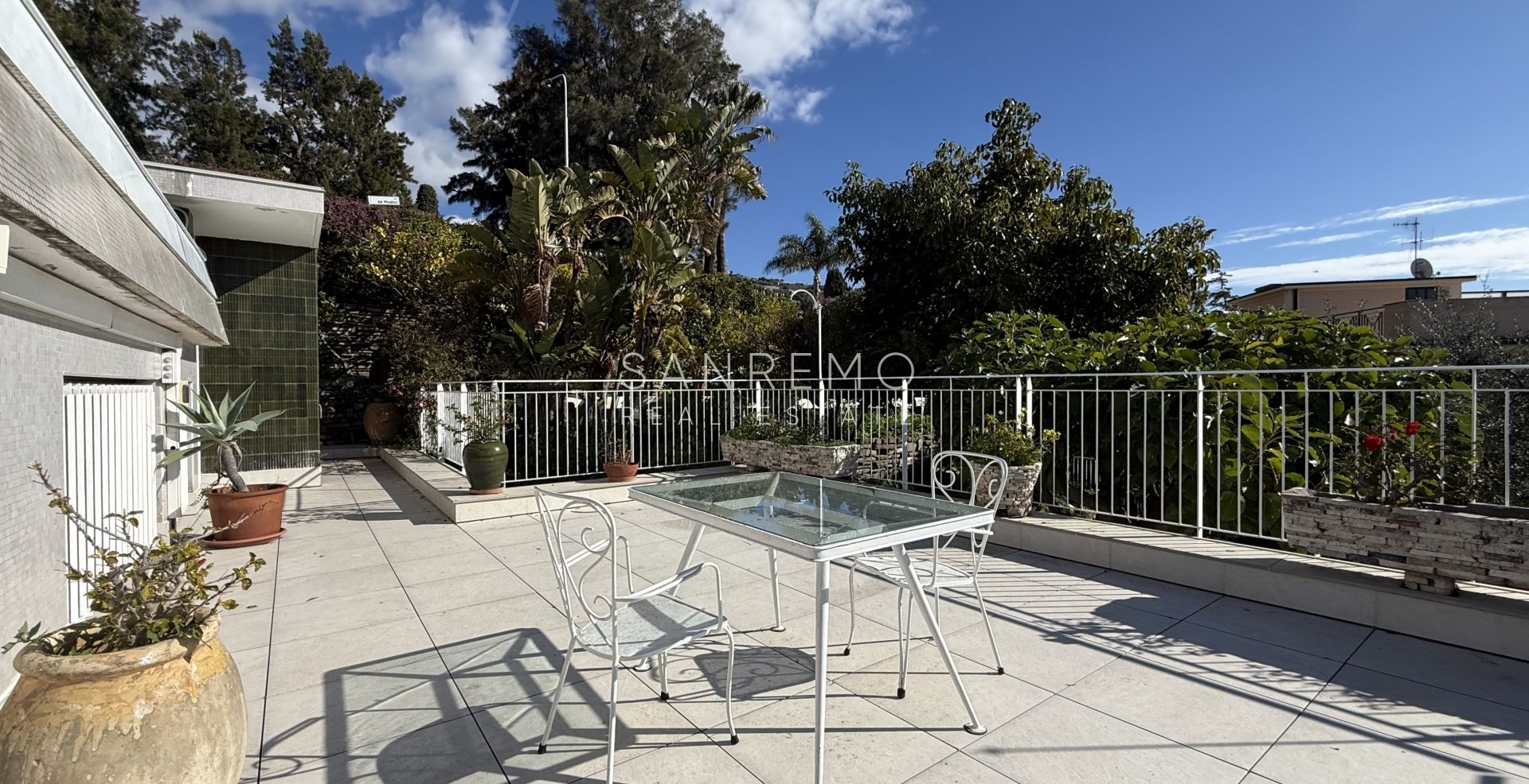 Splendid villa surrounded by a private garden and enhanced by a magnificent sea view