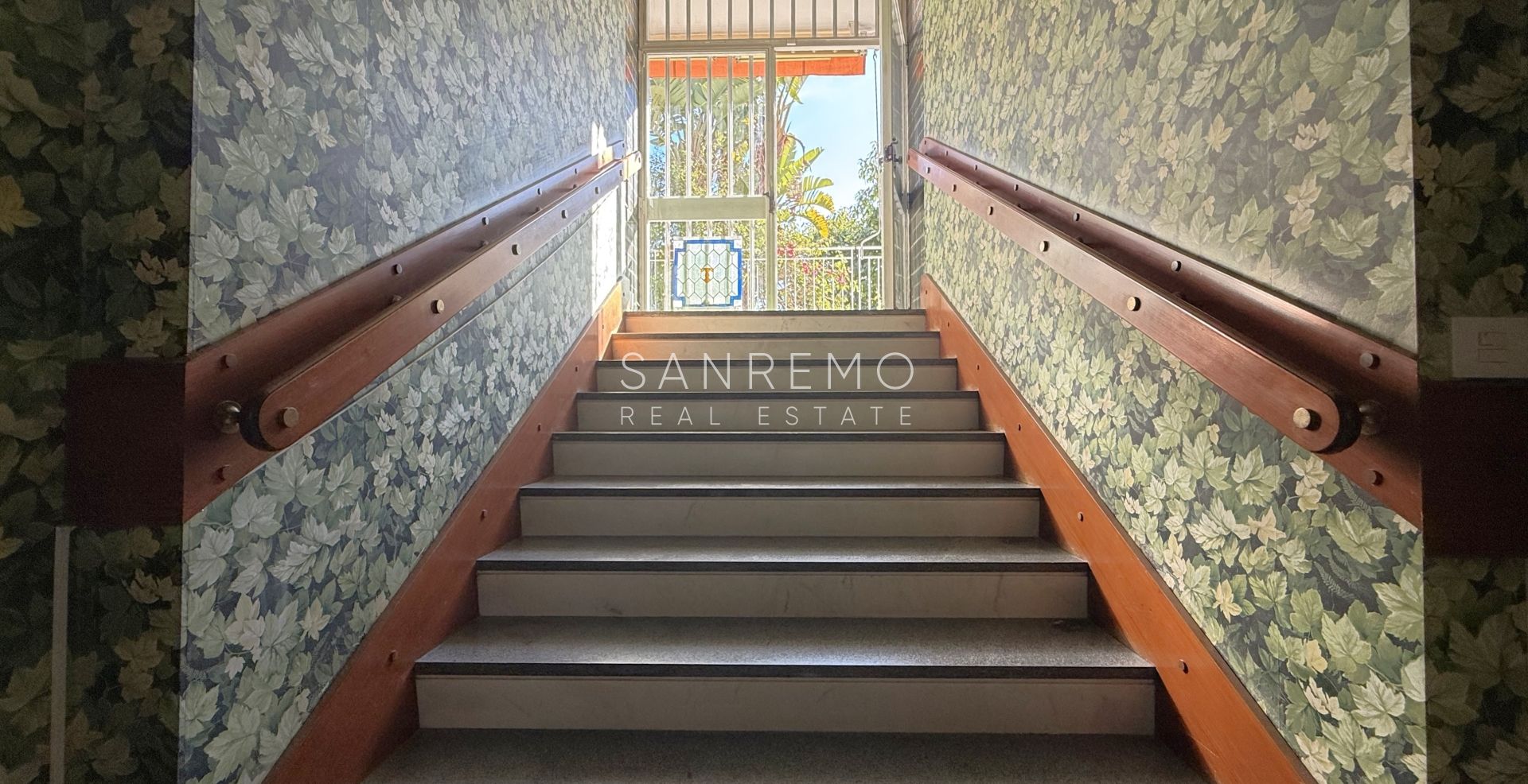 Splendid villa surrounded by a private garden and enhanced by a magnificent sea view