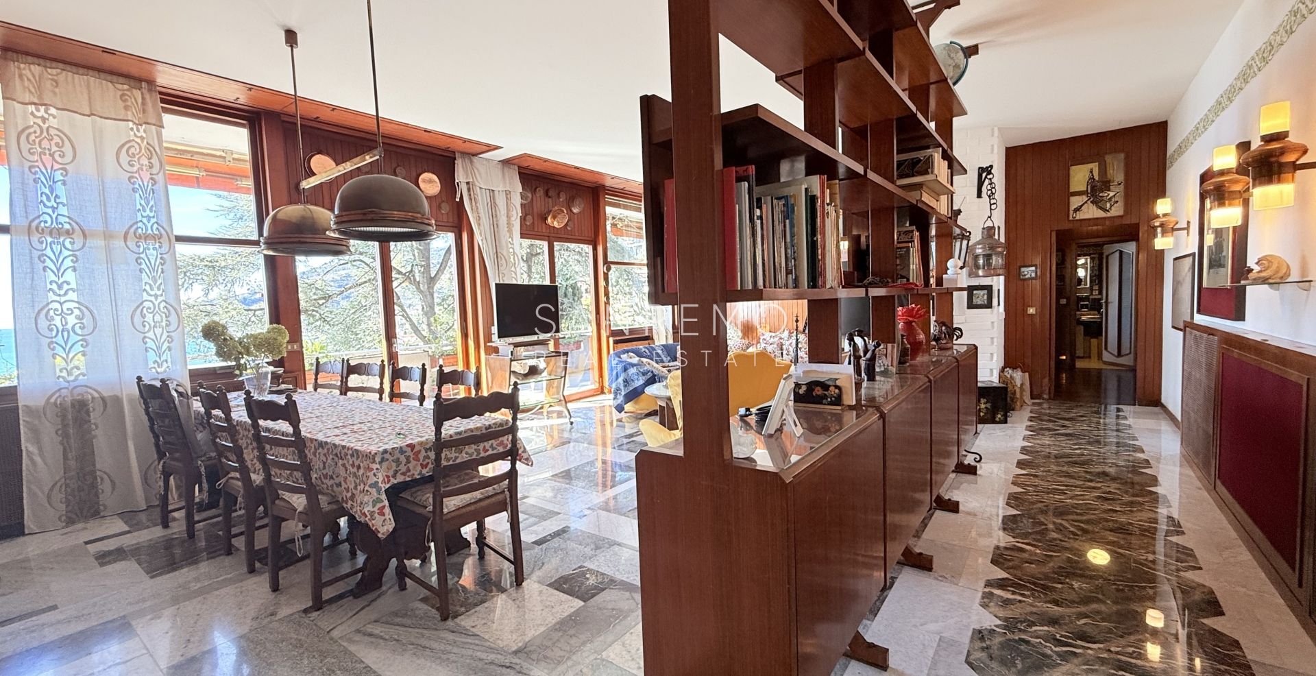 Splendid villa surrounded by a private garden and enhanced by a magnificent sea view