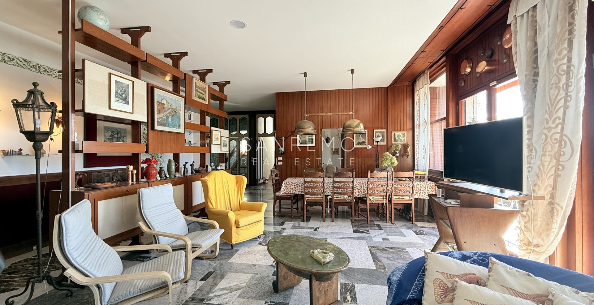 Splendid villa surrounded by a private garden and enhanced by a magnificent sea view