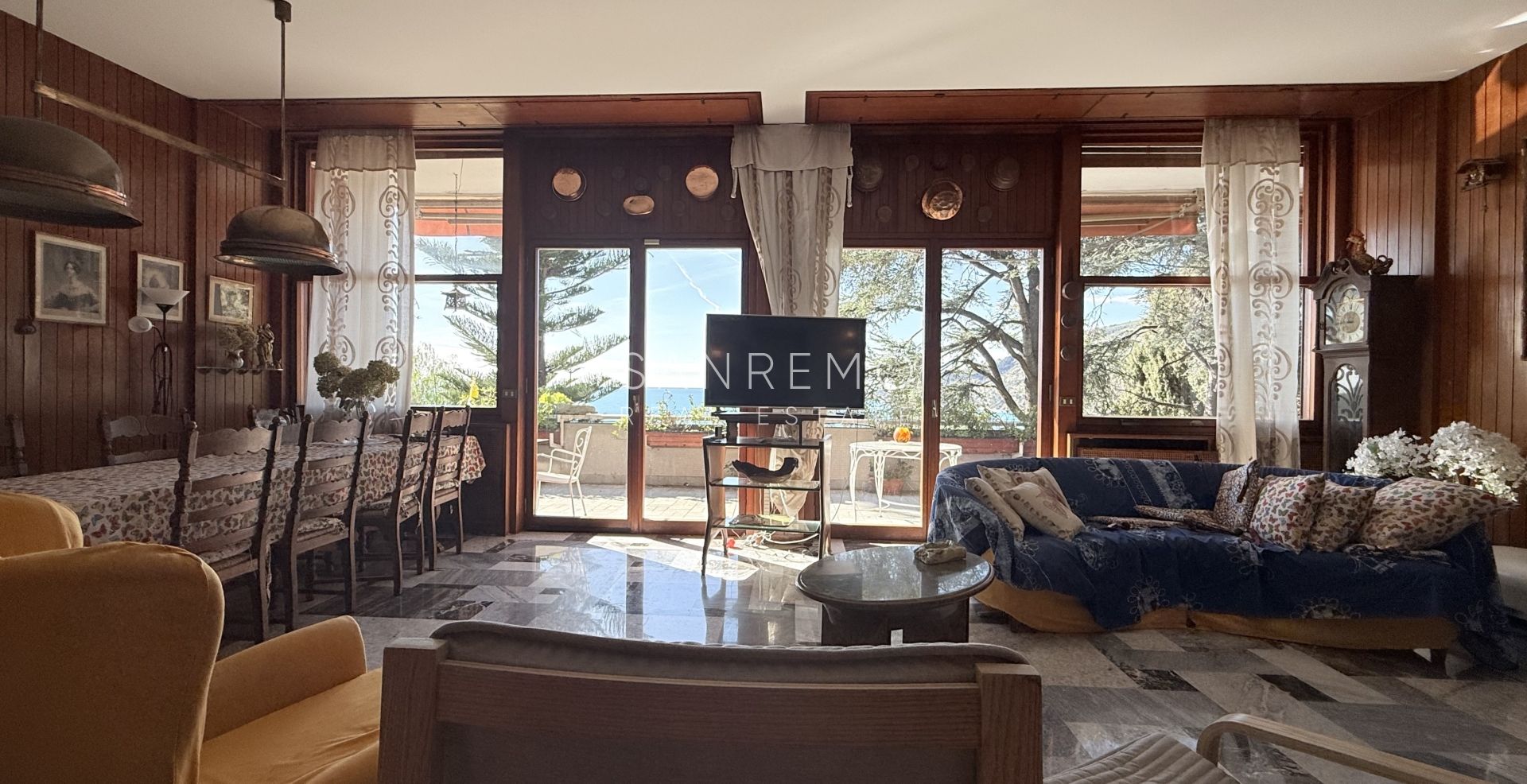 Splendid villa surrounded by a private garden and enhanced by a magnificent sea view