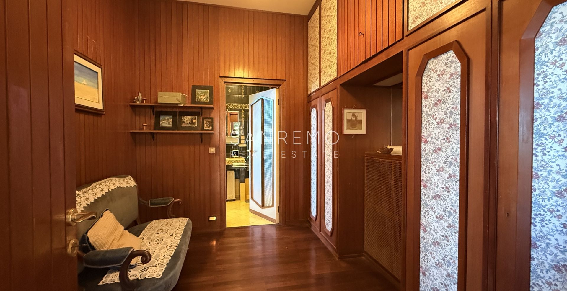 Splendid villa surrounded by a private garden and enhanced by a magnificent sea view