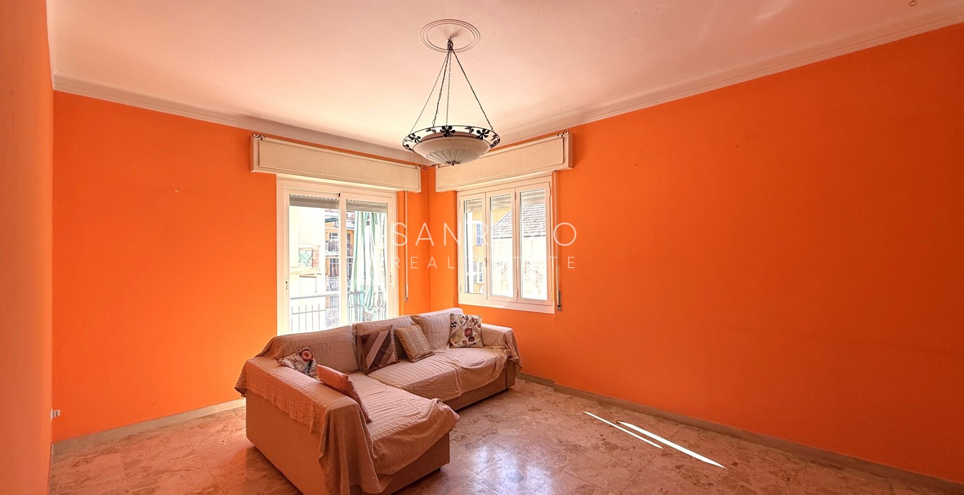 Spacious and bright one-bedroom apartment with a large terrace