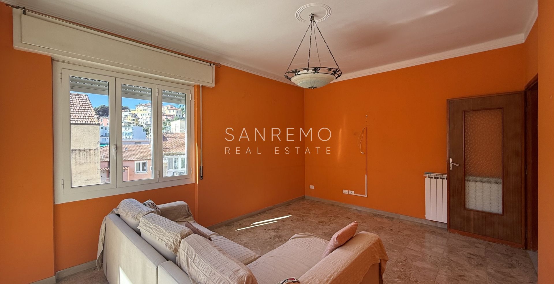 Spacious and bright one-bedroom apartment with a large terrace