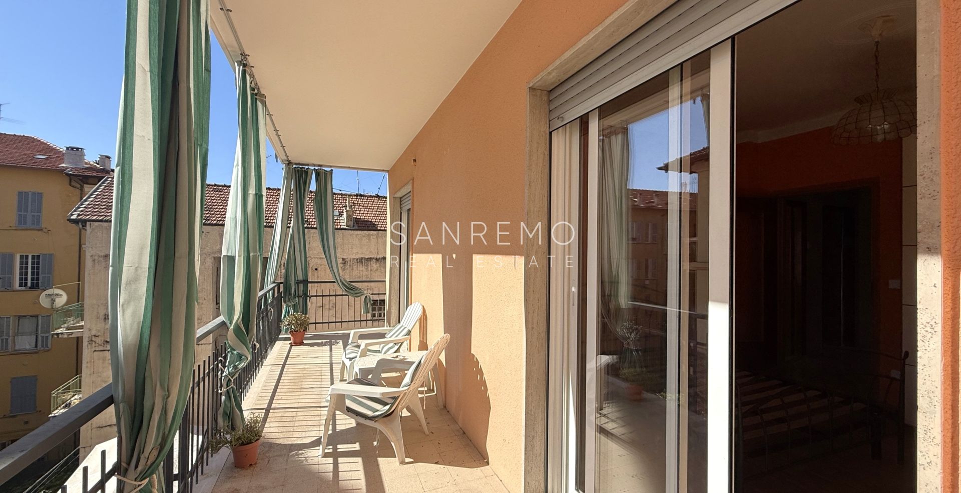Spacious and bright one-bedroom apartment with a large terrace
