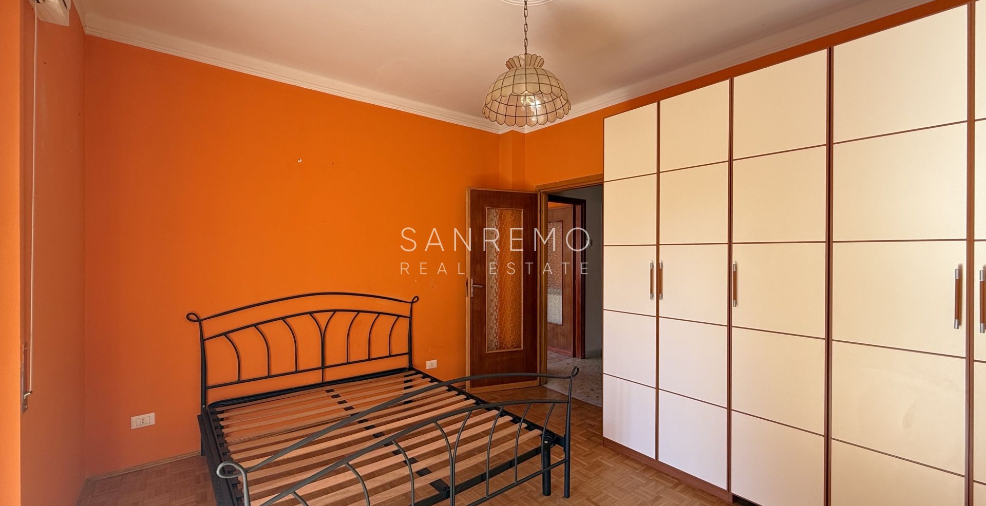 Spacious and bright one-bedroom apartment with a large terrace